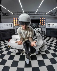 Piaggio Vespa Justin Bieber X Edition Scooter - फोटो Piaggio Vespa