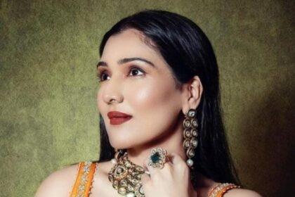 Govinda's daughter is 33 years old, Sarah beats Ananya in glamor and beauty.