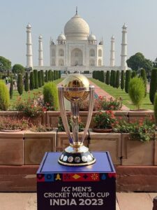 ICC Cricket World Cup: ताज महल के सामने वर्ल्ड कप ट्रॉफी का खूबसूरत नजारा, अक्टूबर में होगी कप के लिए जंग