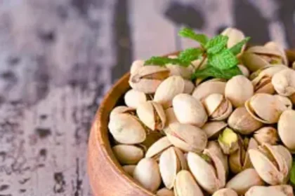 5-reasons-why-you-should-add-pistachio-everyday (1)