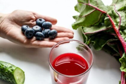 benefits-of-drinking-pomegranate-and-beetroot-juice (1)