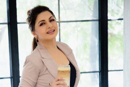 Bhagyashree-Poses-in-Lady-Boss-Look-3