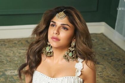 Who-is-Heeramandi-Actress-Sharmin-Segal-8