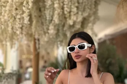 Mouni-Roy-7