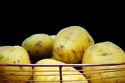 potatoes-in-basket