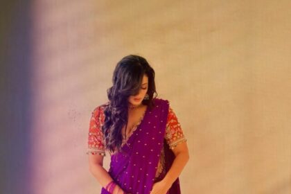 hair-style-with-saree